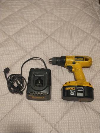 DeWalt 18 volt drill charger 1