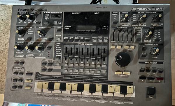 Roland mc505 1