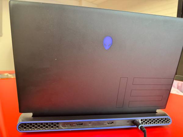 Alienware Laptop M15R6 1