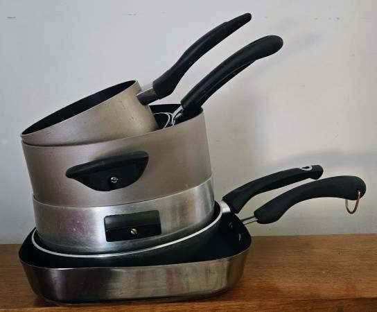Pot and pan set of 7 1