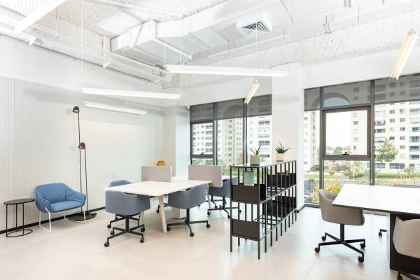 New space, fresh ideas | coworking desks 1