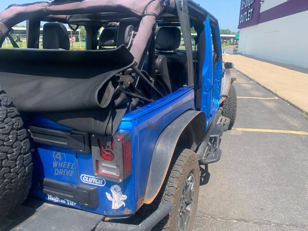 2015 Jeep Wrangler Willys 4 door MANY UPGRADES - $14,000 (Syracuse)63442707812609122