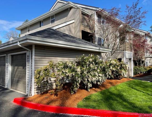 $1,649 / 2br - Upscale Vaulted Ceilings in Upstairs Units + Two Bedroom in Aloha (Beaverton / Aloha)63999315766659122