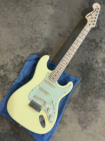 Hendrix Stratocaster white cream mint maple 70’s fender specs 1