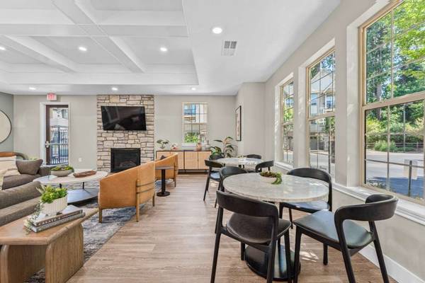 $1,608 / 1br - 713ft2 - Located in Hillsboro, 1/bd, Carports & Garages Available (1099 NW Ordonez Pl, Hillsboro, OR)63914739637763120