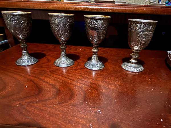Antique goblets with sid sides I’wooden decanter 1