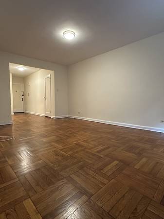 $2,400 / 1br - Spacious and Quiet 1BR on 81st Street in Jackson Heights! (Jackson Heights)63854288364931123