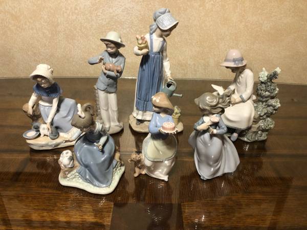 NAO Figurines 1