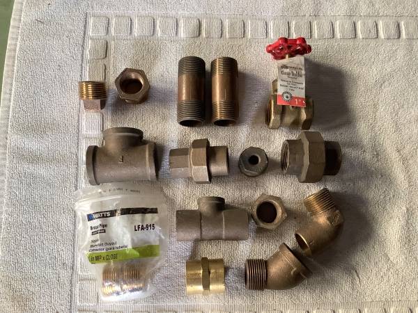 Assortment 1” NPT brass pipe fittings 1