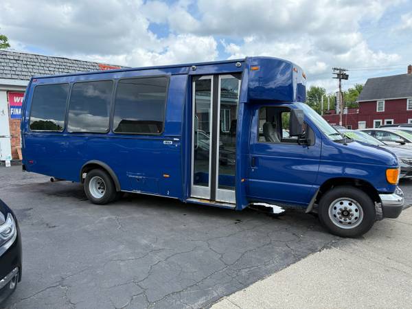 2004 Ford Econoline E-450 - $9,995 (741 Oliver St, North Tonawanda, NY 14120)63483447757313123