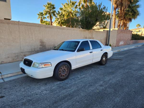 2010 Ford Crown VIC  Low mileage 62000 1