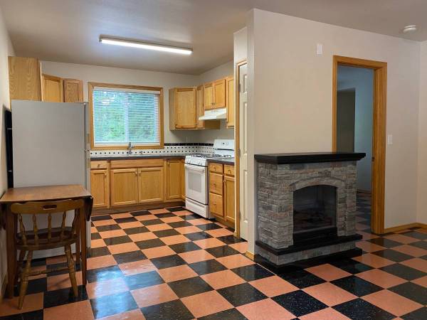 $1,100 / 1br - 475ft2 - 1bed 1bath all utilities paid half of first month (Bellingham)63920959066370122