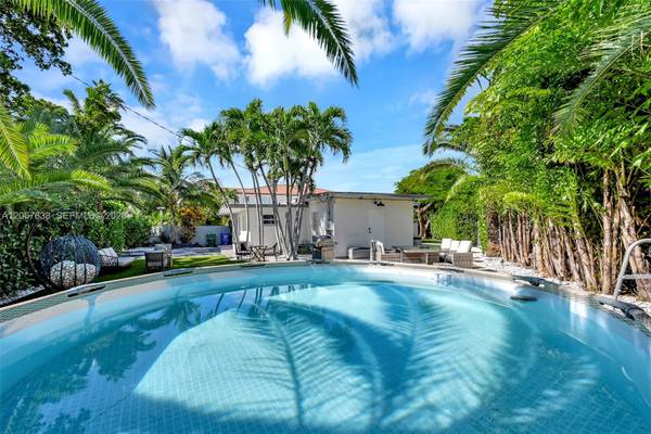 Brickell Estates Gorgeous 3 bed 3 bath house for lease #1800 1