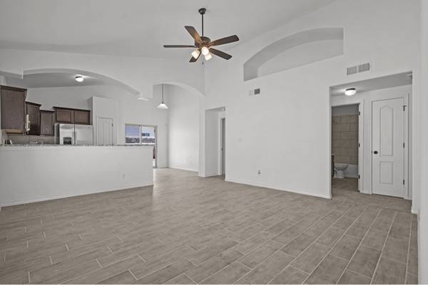 $1800.00 / 4br - 1378ft2 - Charming Single Unit in El Paso | 12832 Linstead Ave | $180063971417163650124