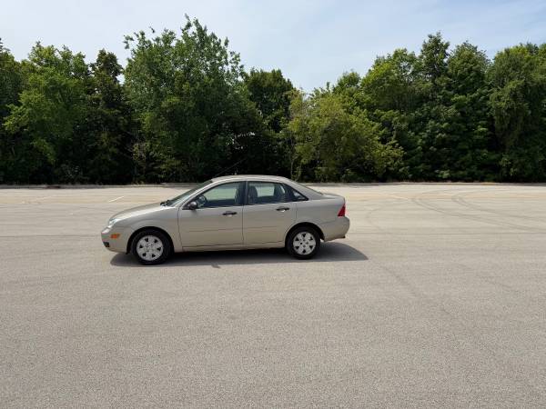 2007 Ford Focus ZX4 1
