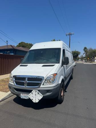 2008 Dodge Sprinter 2500 techo alto funciona excelente - $9,500 (Los Ángeles)63618334641155124