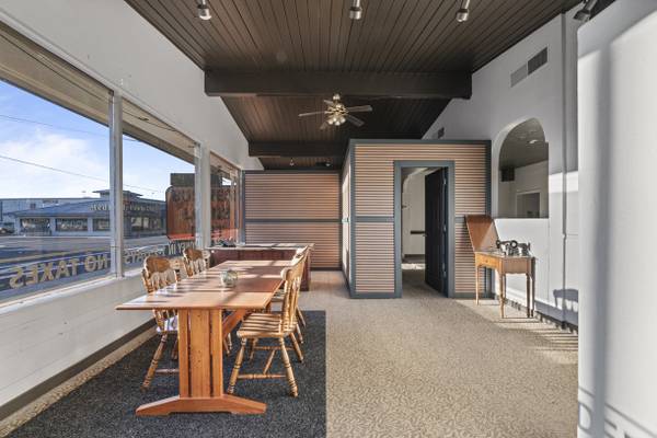 $450,000 / 6534ft2 - ¡Tu próximo local comercial te espera — ¡Espacio comercial prime en Medford! (Medford)64318775697665122