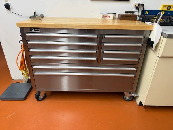 Trinity rollaway tool box 1
