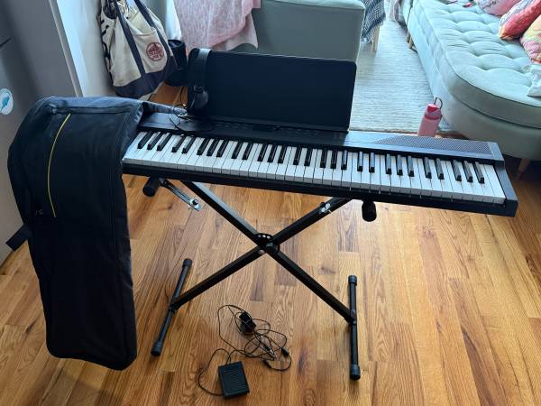 Keyboard w/ stand, pedal, headphones, travel case 1