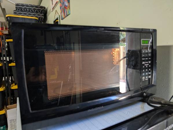 Microwave (needs repairing) 1