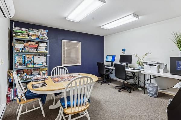 $1,701 / 1br - 537ft2 - Inviting 1 & 2 BR Apartments with Patio (Lynnwood)63852483468931121