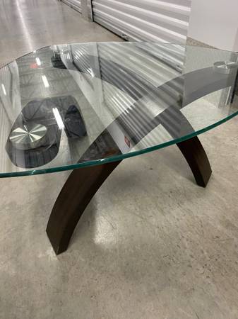 Elegant coffee table 1