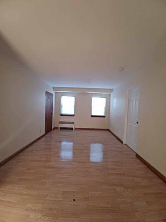 $950 / 2br - 850ft2 - Spacious 2 Bedroom Apartment with Laundry in Building (Rockford)63981970365314121