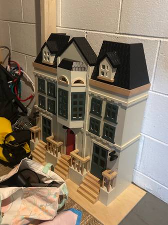 Wooden doll house 1