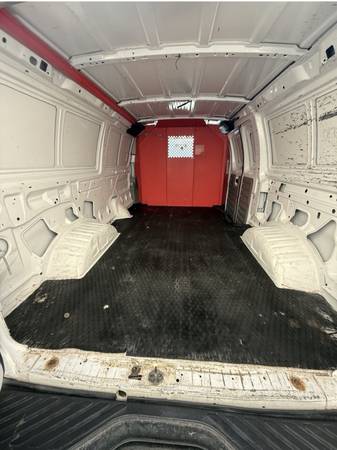 2013 Ford E250 - Photo 4