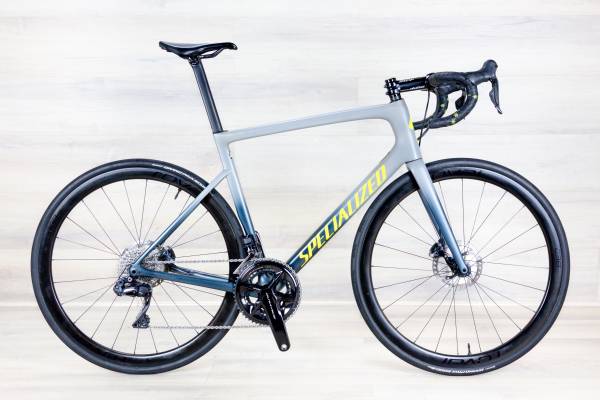 Specialized Tarmac SL6 ( custom ), Size - 58, Top tier road bike, Dura 1