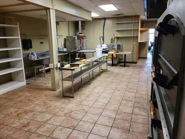 $4,500 / 1800ft2 - PIZZERIA UNIT Available For Lease In The Berkeley Plaza (Martinsburg West Virginia)63953078882434122