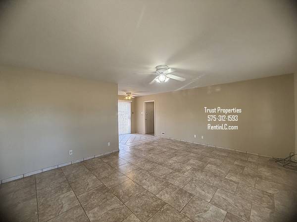 $1,295 / 4br - 1620ft2 - Amplio 4/2 con 2 áreas de estar cerca de tiendas y NMSU (en Missouri)63861850639105122
