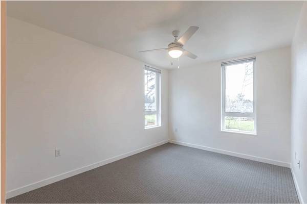 $1,545 / 2br - 819ft2 - Be at the center of it all: 2 BR, 1 BA, 819 Sq Ft. (Gresham - East Portland Area)63956647164290123