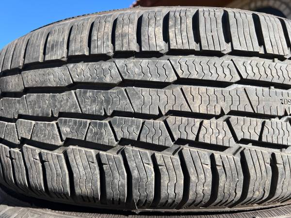 225/65/17 NOKIAN SET OF 4 1