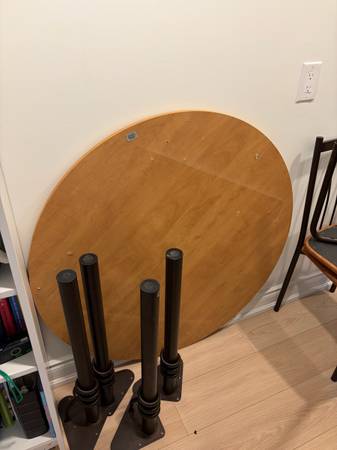 Dining Table Set with 4 Chairs 1