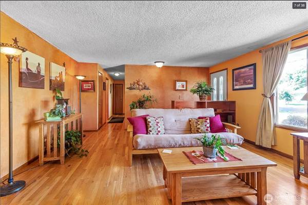 $475,000 / 3br - 1482ft2 - Updated Classic Ranch | 3 Bed, Hardwood Floors, New Sprinklers, Corner (Vancouver)63999453473155121