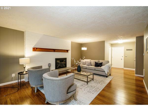 $2,718 / 2br - 1174ft2 - Ático contemporáneo de un nivel con 2 dormitorios y vistas al agua (Milwaukie)63831326421251123