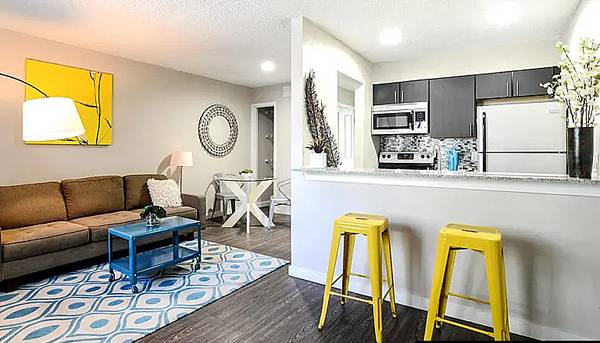 This 1BR apt can work with low credit! Close to DT 1 month free! 1