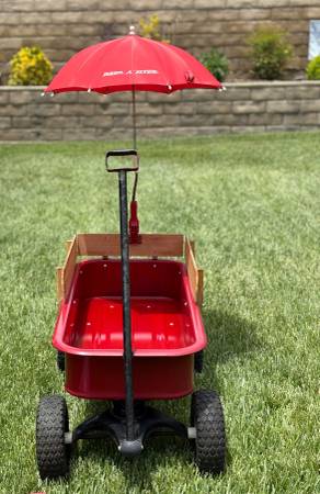 Wagon Radio Flyer Big Red ATW con sombrilla y almohadilla - $165 (Santa Clarita)63471472099715120