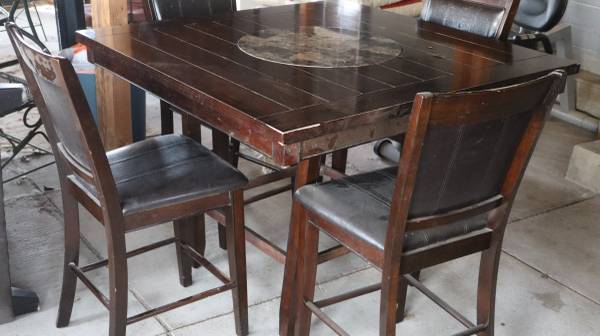HIGH BOY BAR/PUB HEIGHT DINING TABLE WITH 4 CHAIRS AND A LAZY SUSAN 1