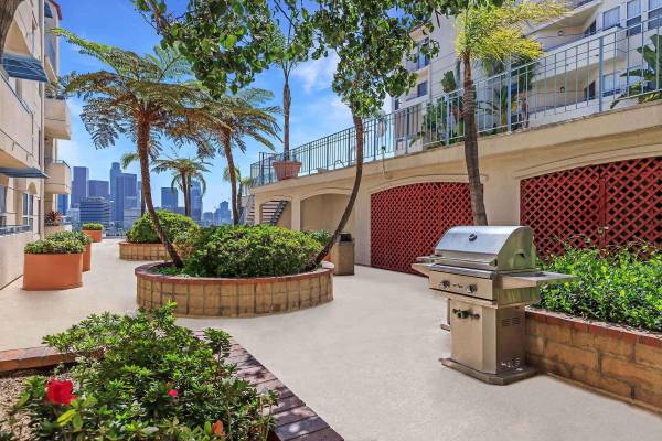 $1,949 / 1br - 652ft2 - 1bd 1ba, Designer Granite Countertops, Double Master Suites (930 Figuroa Terrace, Los Angeles, CA)63840115245953121