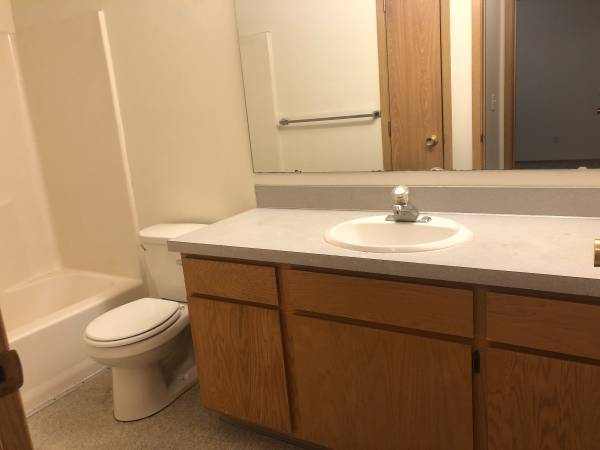 $1,200 / 3 habitaciones - 1080 pies² - 270 NW Clay Ct B (Pullman, WA)63689276002177124