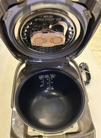Zojirushi NP-NVC10 IH Pressure Rice Cooker & Warmer 5.5 Cups Japan - $125 (San Jose)63471480106883121