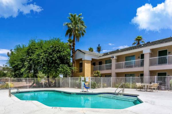 Complimentary WiFi, Conference Room, Microwave 1