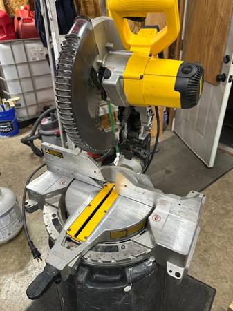 12” Dewalt Compound Miter Saw 1