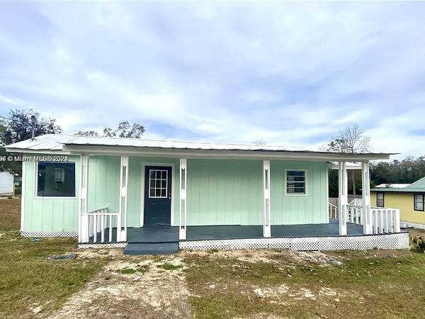 $950 / 2br - 651ft2 - Marianna 2 Bedroom Home For Rent APPLY TODAY! (Marianna)63936094314115120