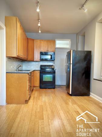 $1,450 / 1br - 680ft2 - Modern Pilsen 1 Bed right across from the park  2 min to Pink Line (Chicago)63960011721346120