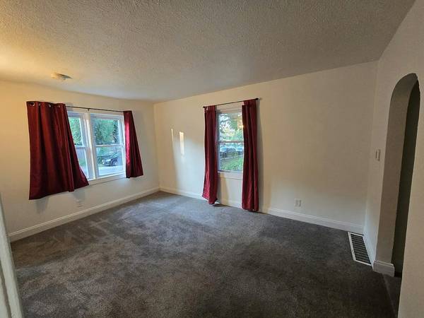 $1,050 / 1br - 900ft2 - Charming Unit #1 offers a cozy living space with 1 bed and 1 bath! (Baltimore)63694853874817120