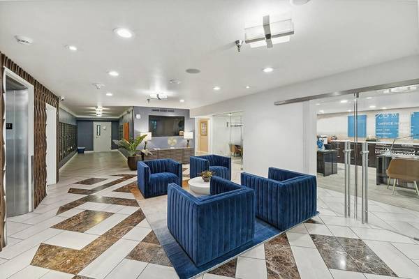 $2,095 / 2br - 910ft2 - Armario empotrado amplio, fácil acceso a la autopista, centro de fitness (Goose Hollow)63672529924611123