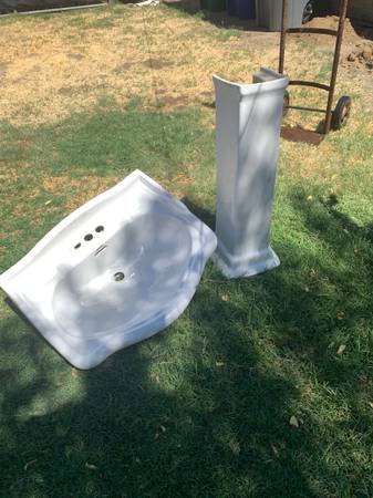 Pedestal sink 1